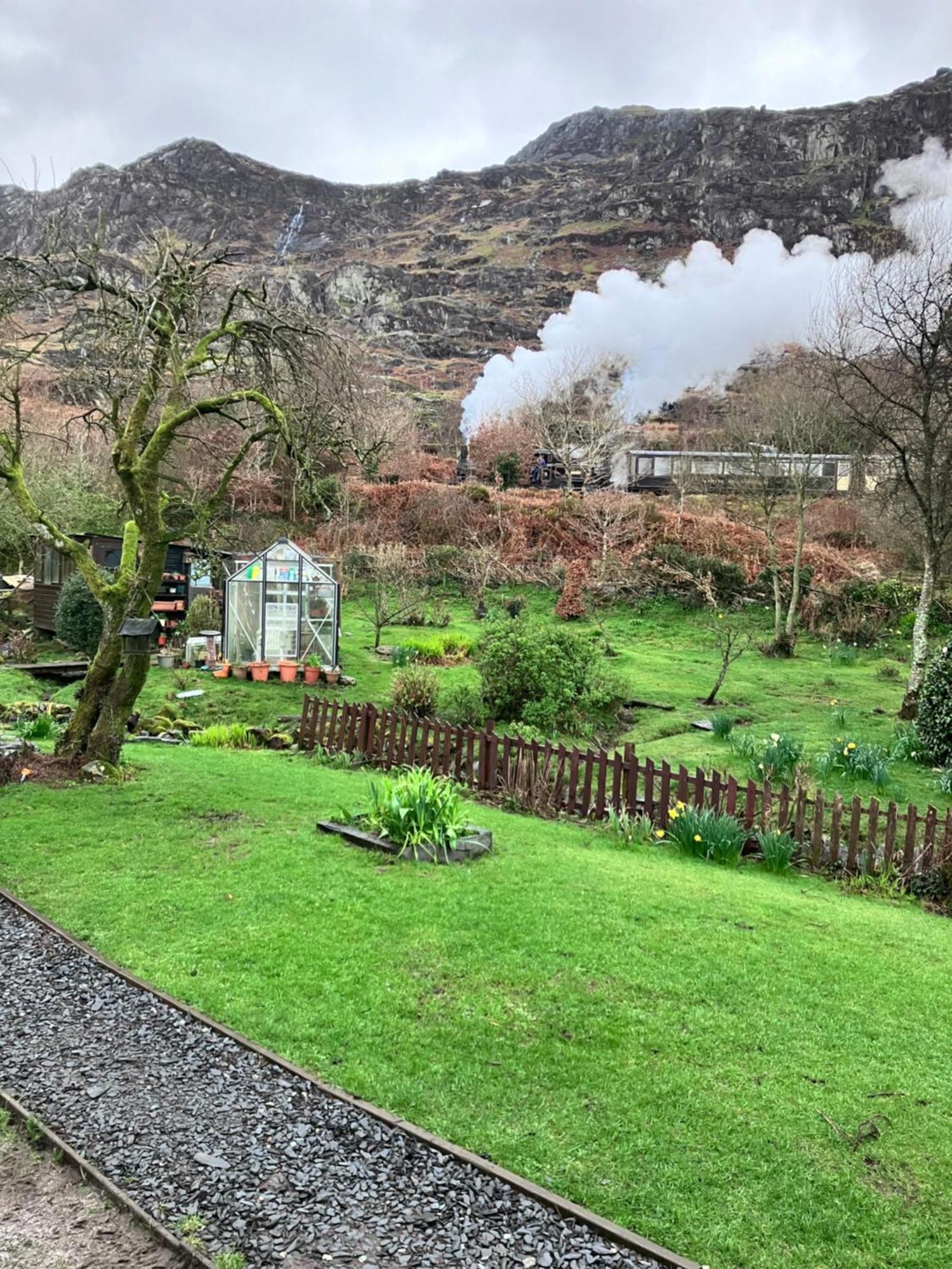 Bryn Elltyd Eco House Pension Blaenau Ffestiniog Buitenkant foto